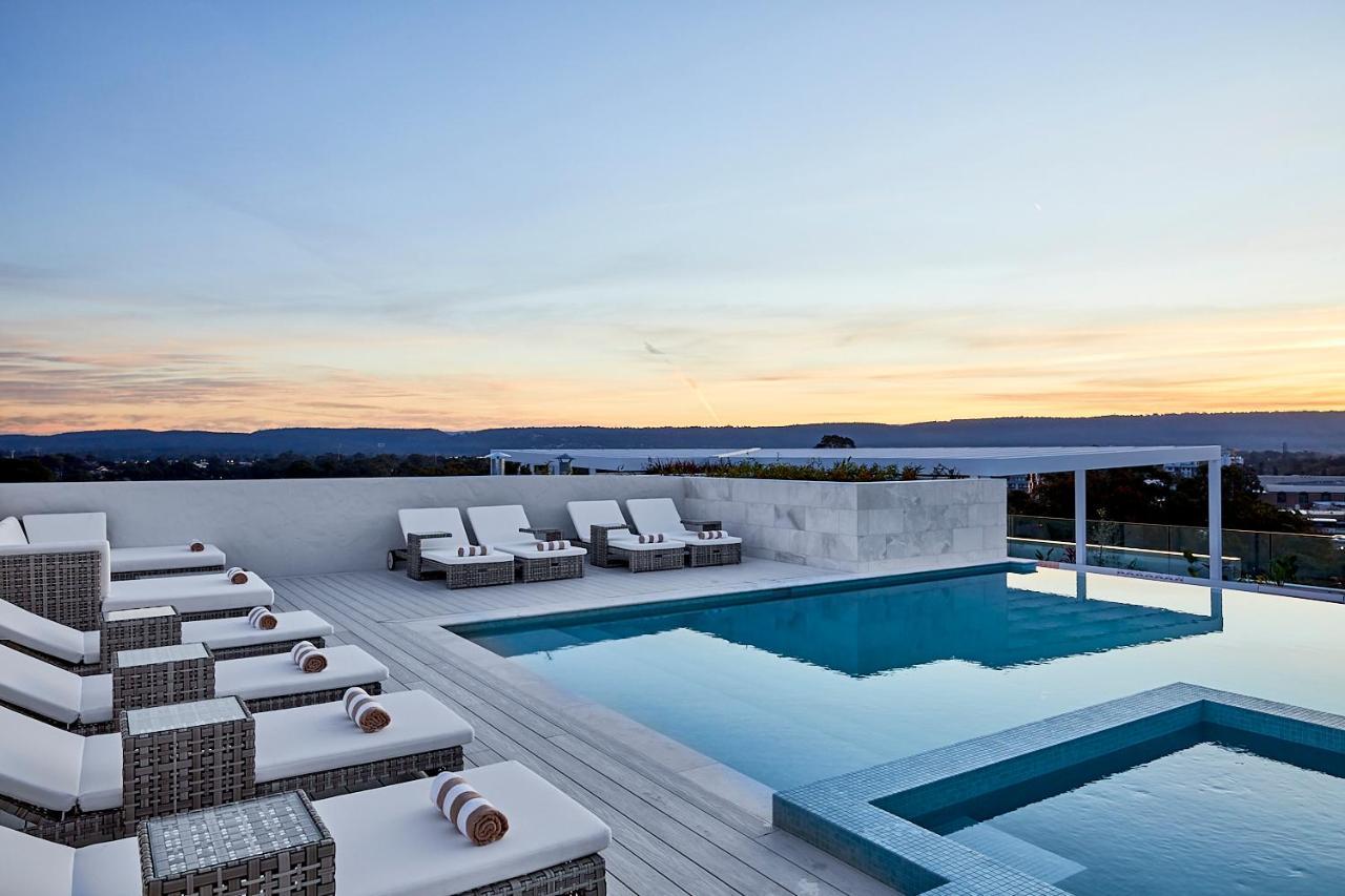 Hotel Astina Suites,