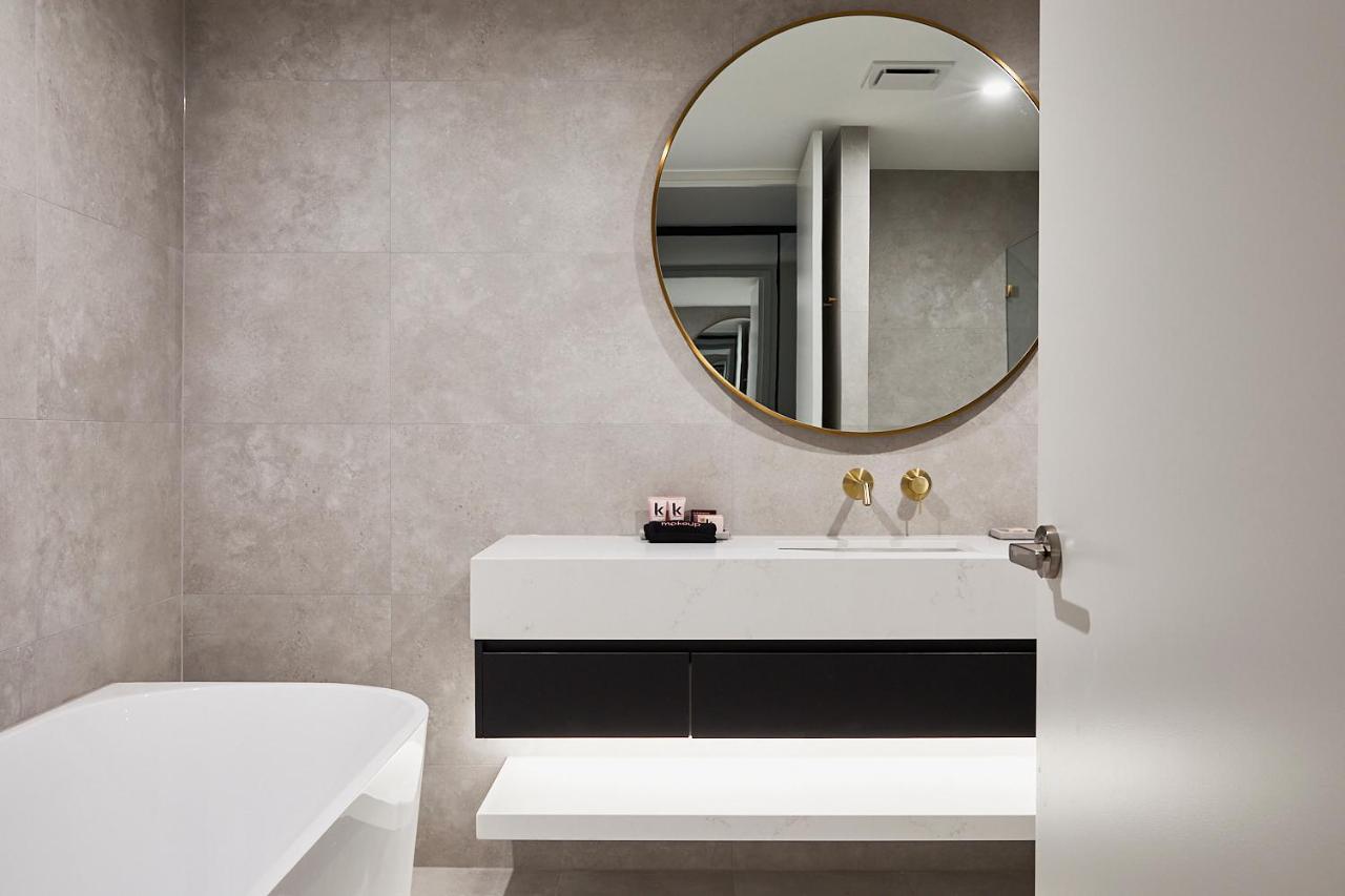 Astina Suites, 4*