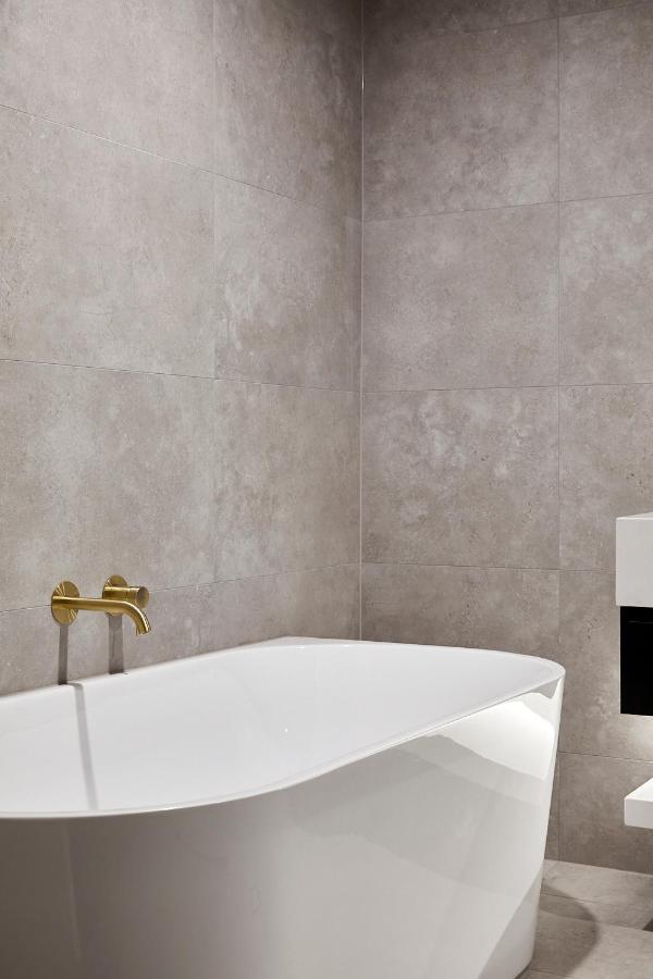 Hotel Astina Suites,